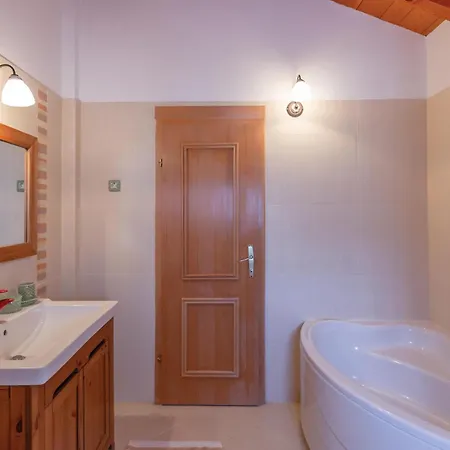 Prolozac Donji 12 * Tolici