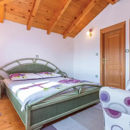 Prolozac Donji 12 * Tolici